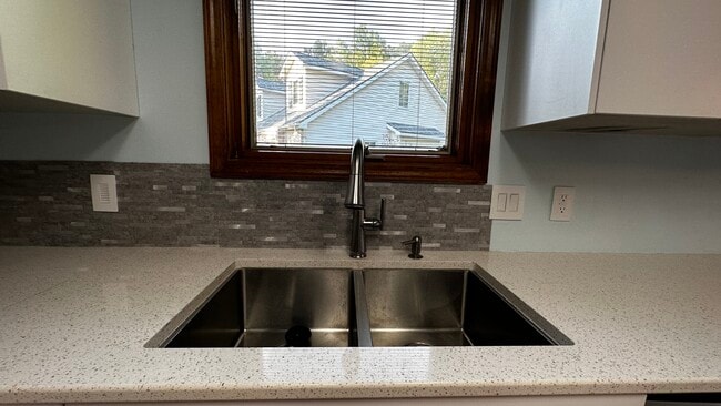 Building Photo - 14214 White Horse Ct