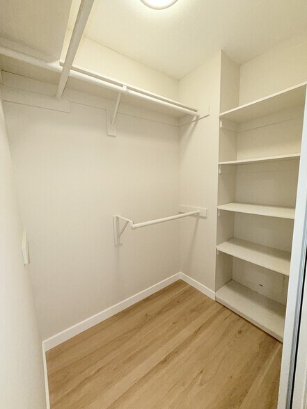 Building Photo - 620 E San Jose Ave