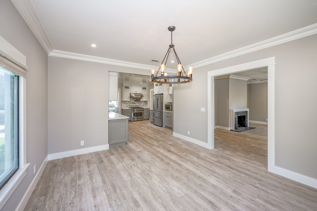 Building Photo - 494 S Marengo Ave