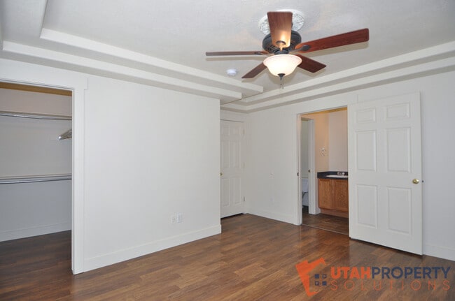 Building Photo - 4844 W Cold Springs Cir
