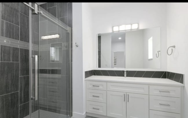 Building Photo - Occupied, do not disturb tenants.  Selah 2br 2ba DBL Garage 5-star Built Green Energy Standards h...