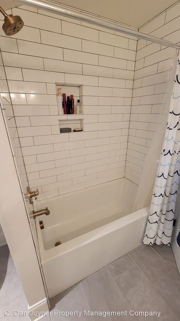 Building Photo - 5 br, 3.5 bath House - 108 W Prentiss Ave