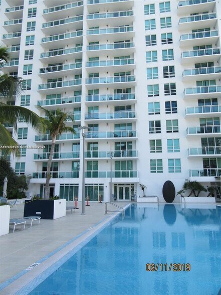 Building Photo - 950 Brickell Bay Dr