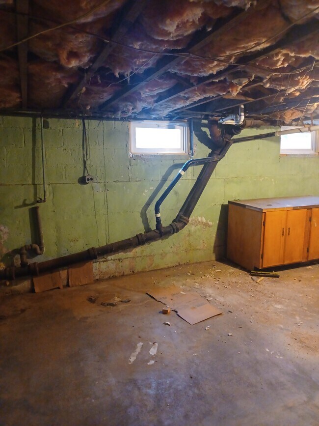 Building Photo - 101 W Whitlock Ave