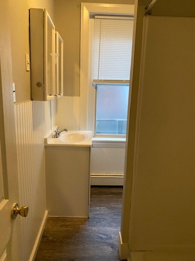 Building Photo - Student Rental next to WCU Campus | 3 Bed Single Family Home w/ Covered Front Porch, Yard & Basem...