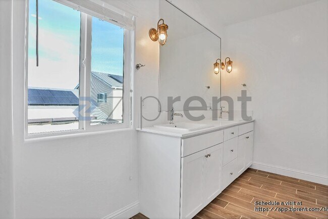 Building Photo - 823 Blue Oak Lane W