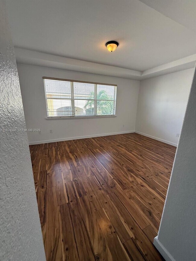 Building Photo - 5543 NW 112th Pl