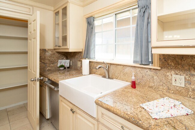 Building Photo - Beautiful & Spacious Home in Rowland Heights