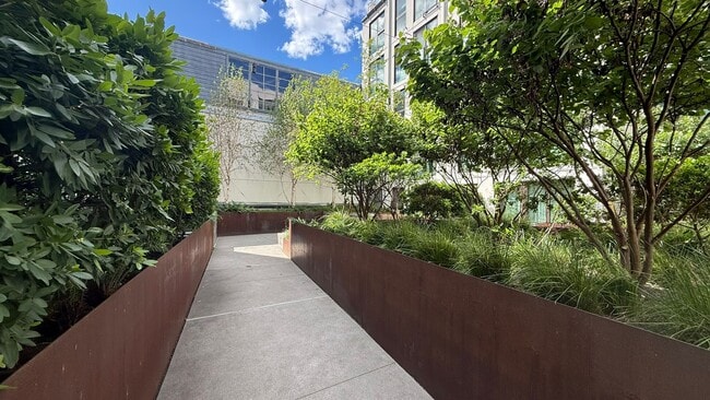 Building Photo - Epic REA: Fantastic Potrero Hill Modern 1 BR, 1 BA Condo