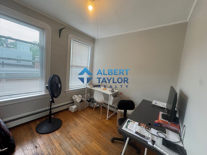 Building Photo - 562 Green St
