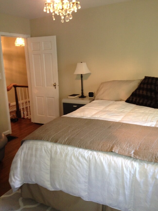 Building Photo - 5692 N College Ave