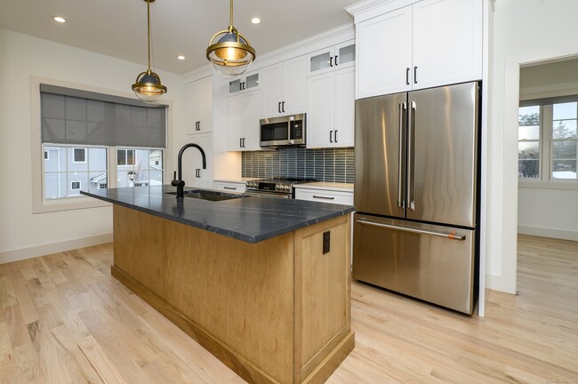 Primary Photo - 2620 Main St