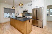 Building Photo - 2620 Main St