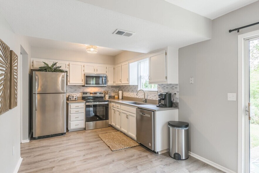 Building Photo - 433 Spring Ave