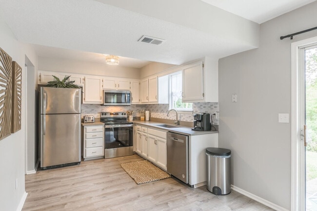 Building Photo - 433 Spring Ave