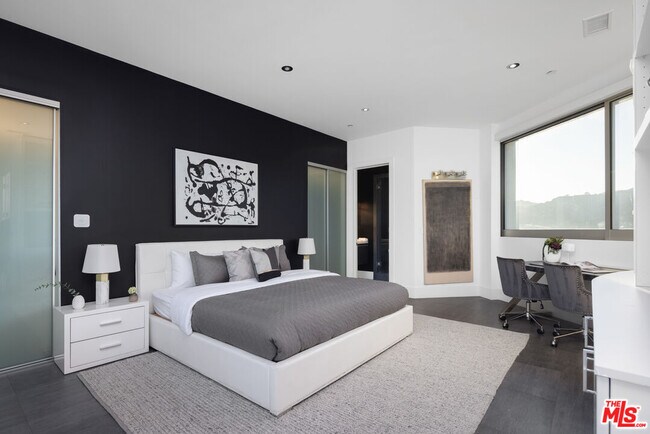 Building Photo - 2666 Hutton Dr