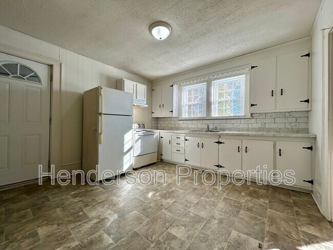 Building Photo - 935 Old Charlotte Rd SW