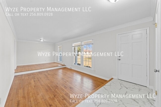 Building Photo - 2209 Rothmore Dr SW