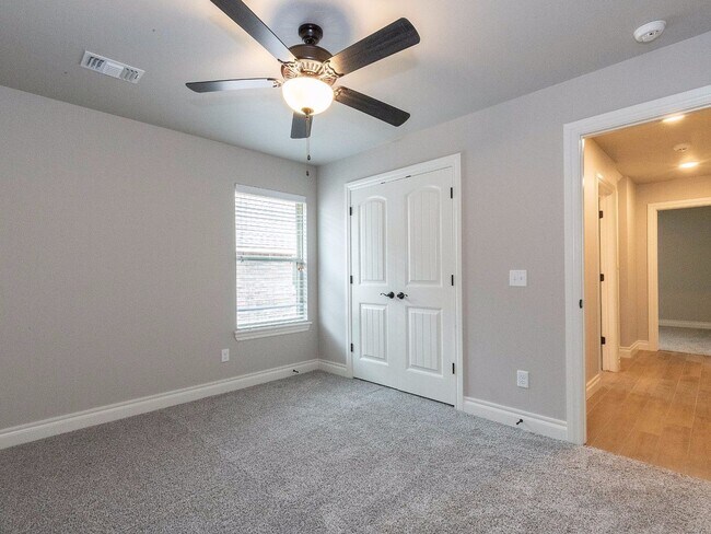 Building Photo - Beautiful Home - 4 Bedroom, 3 Bathroom with Bonus Room in East Edmond