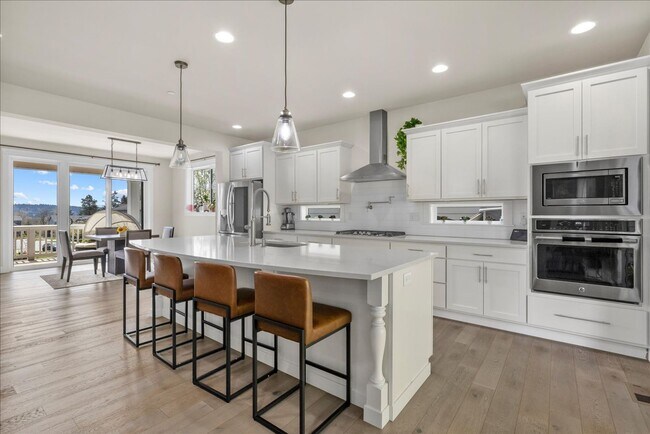 Building Photo - Luxury Living at Sagebrook