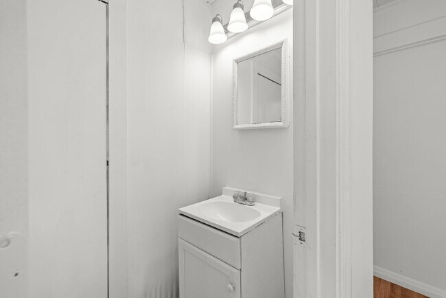 Building Photo - Beautiful Eastlake Bungalow