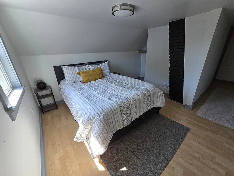 Building Photo - 2428 NE Rodney Ave