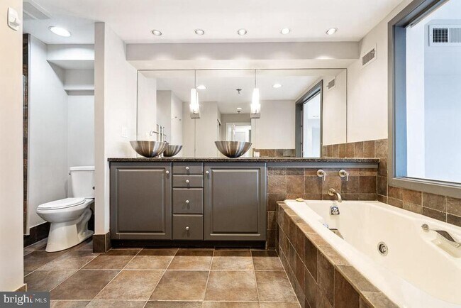 Building Photo - 7 N Christopher Columbus Blvd