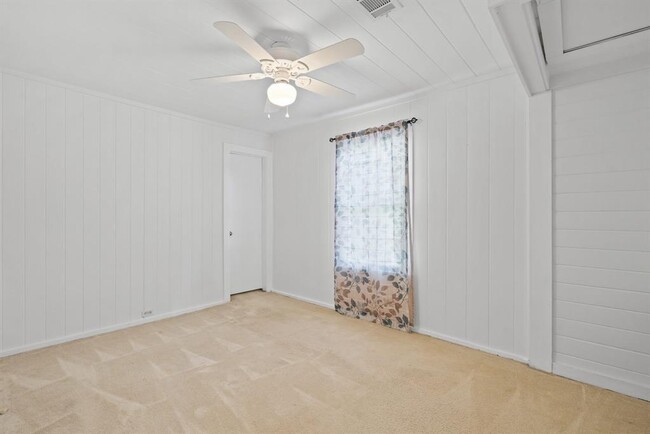 Building Photo - 1671 E Pine Lake Cir