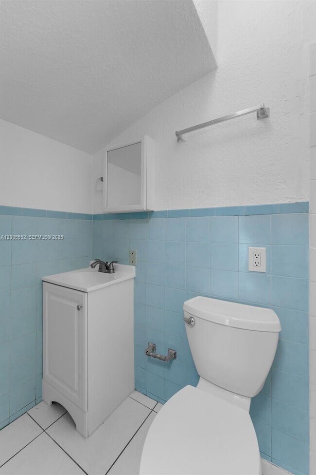 Building Photo - 201 SW 51st Ct