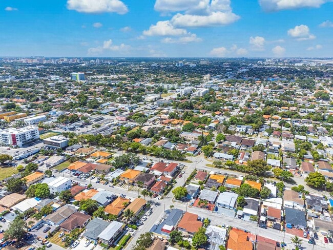 Building Photo - 901 NW 22nd Pl