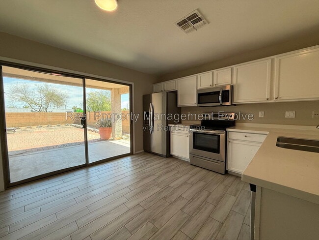 Building Photo - 7105 S 251st Dr