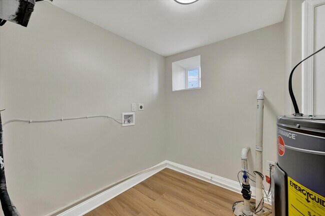 Building Photo - 3805 Penhurst Ave