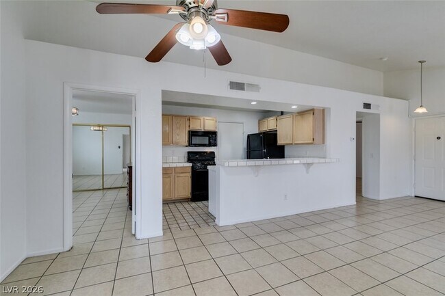 Building Photo - 7570 W Flamingo Rd