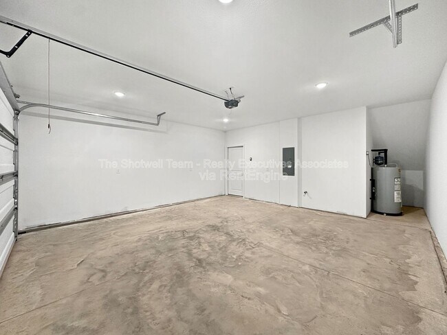 Building Photo - 1724 Bennett Vlg Dr