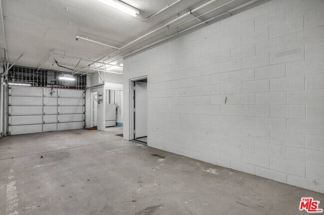 Building Photo - 1735 Malcolm Ave