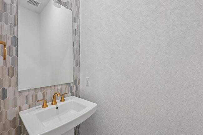Building Photo - 4908 Turquesa Dr