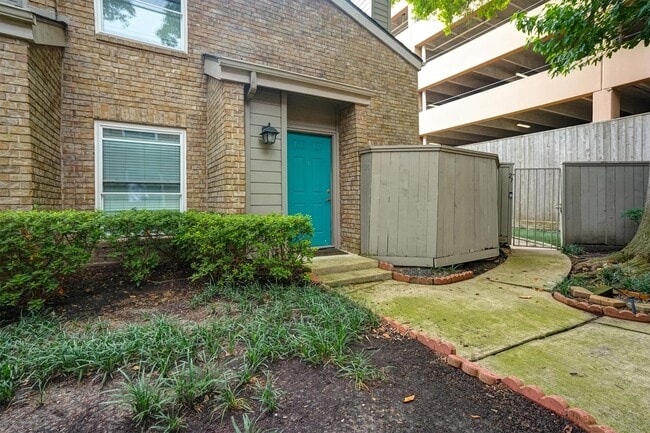 Building Photo - 2601 Augusta Dr