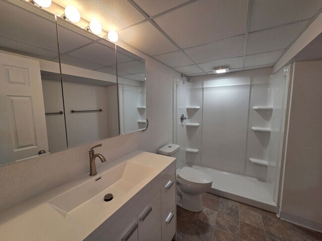 Building Photo - W 2nd St 1408-1410