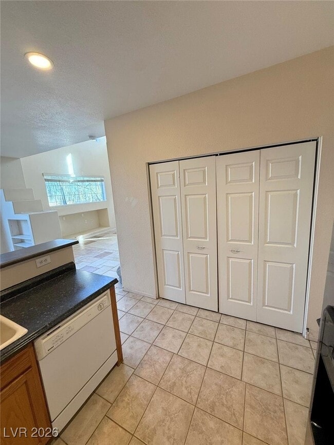 Building Photo - 664 Solitude Point Ave