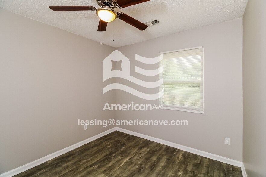 Building Photo - 1136 Charlotte St