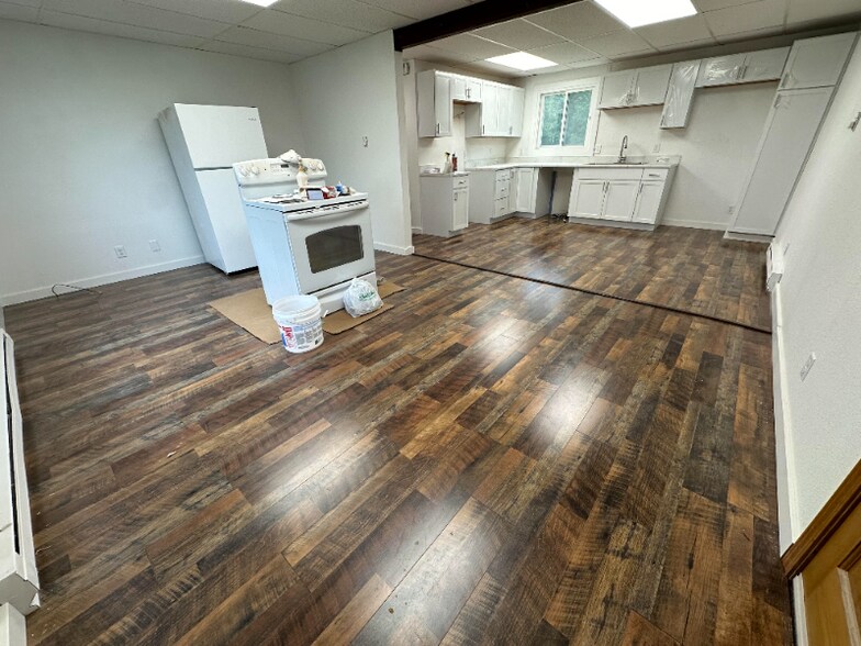 Building Photo - 124 Cherry Ave