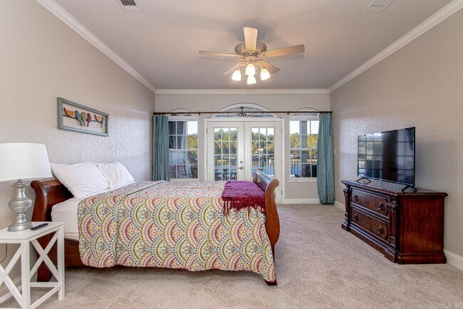 Building Photo - 451 Lakeland Dr