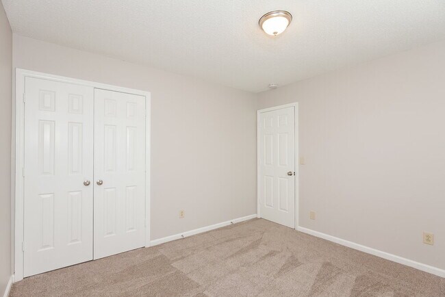 Building Photo - 2341 Castlecomer Dr