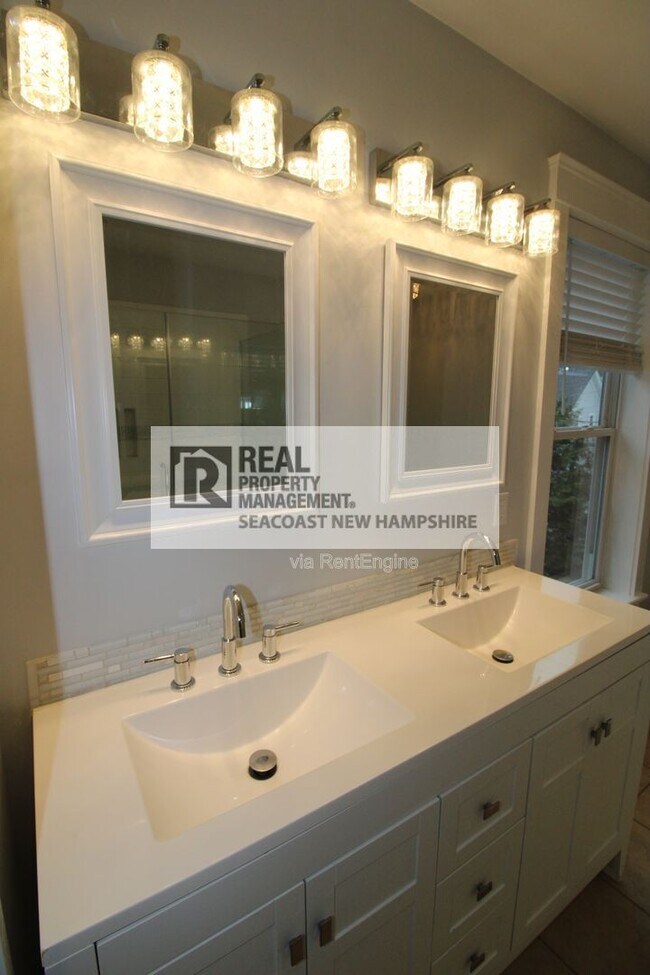 Building Photo - 586 Central Ave