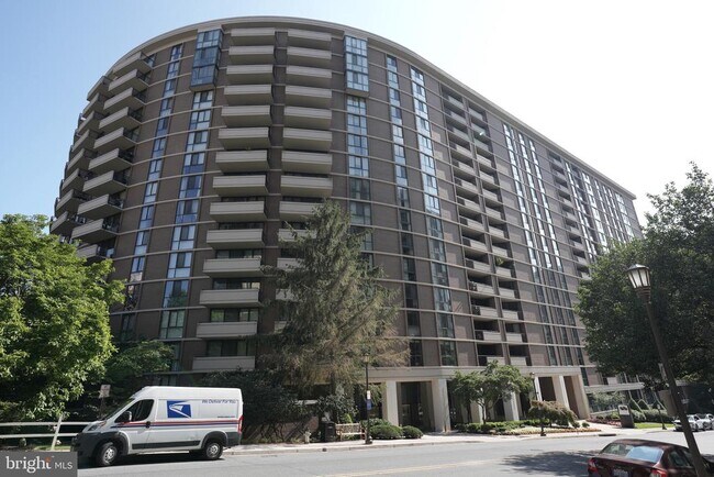 Primary Photo - 4620 N Park Ave