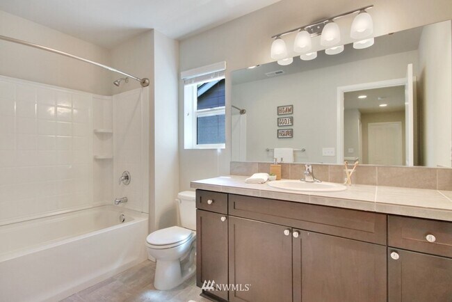 Building Photo - Listed For Rent