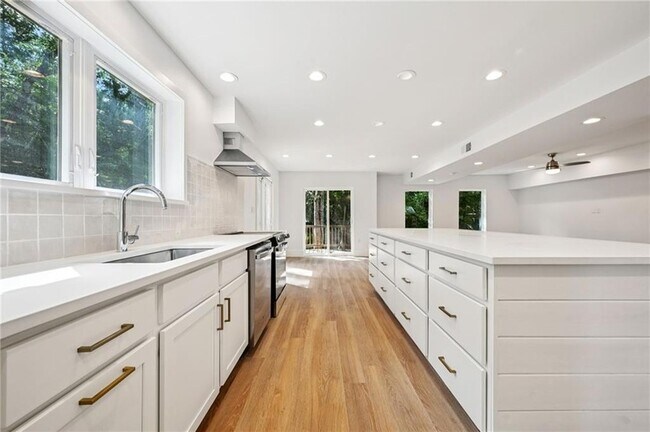 Building Photo - 204 Woodlawn Ct