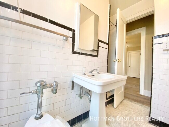 Building Photo - 715 S. Normandie Ave. Los Angeles, Ca 90005