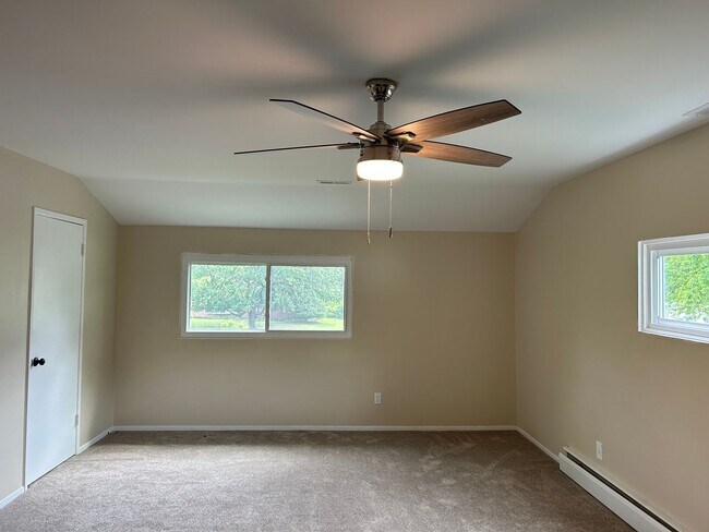 Building Photo - Spacious 4BR + Bonus Room – Available May 10! Regency Area!