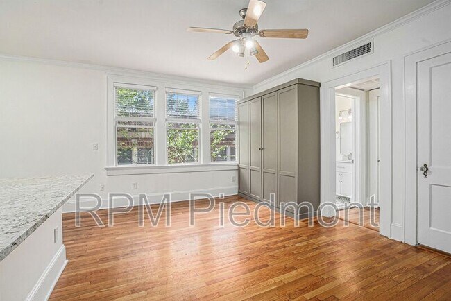 Building Photo - 741 Frederica St NE